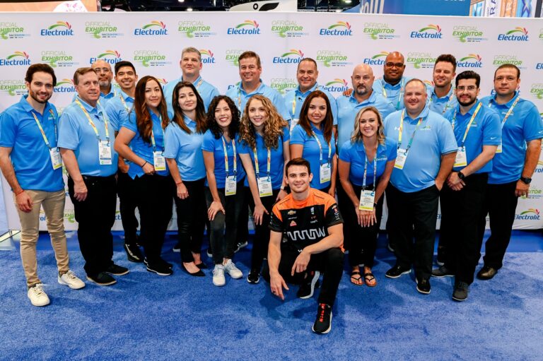 Luxe-Booth-Team-1-768x511